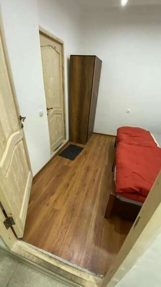 Гостевой дом 6ROOM HOLIDAY GUEST APARTMENT Тбилиси Двухместный номер с 1 кроватью или 2 отдельными кроватями и собственной ванной комнатой-4